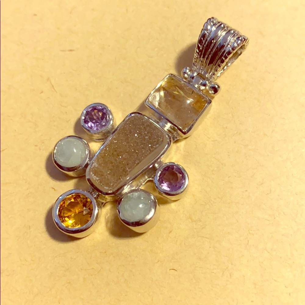 🌈 EUC .925 Silver gemstone druzy pendant 🌈
